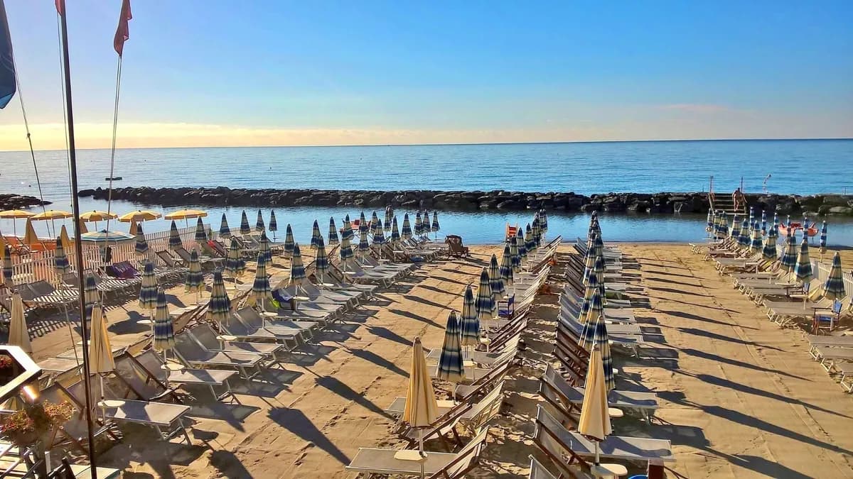 Bagni Souvenir Ristorante — loano, Liguria