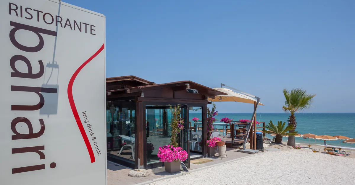 Bahari Cafè Restaurant — porto recanati, Marche