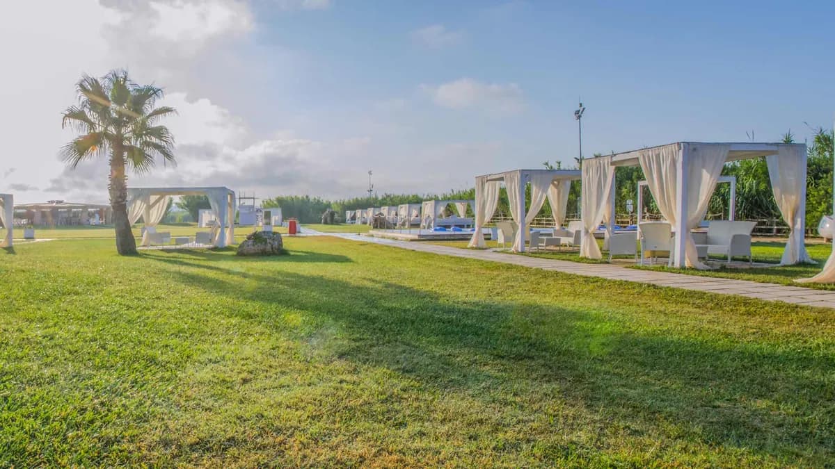 Le Cinque Vele Beach Club e Restaurant — salve, Puglia
