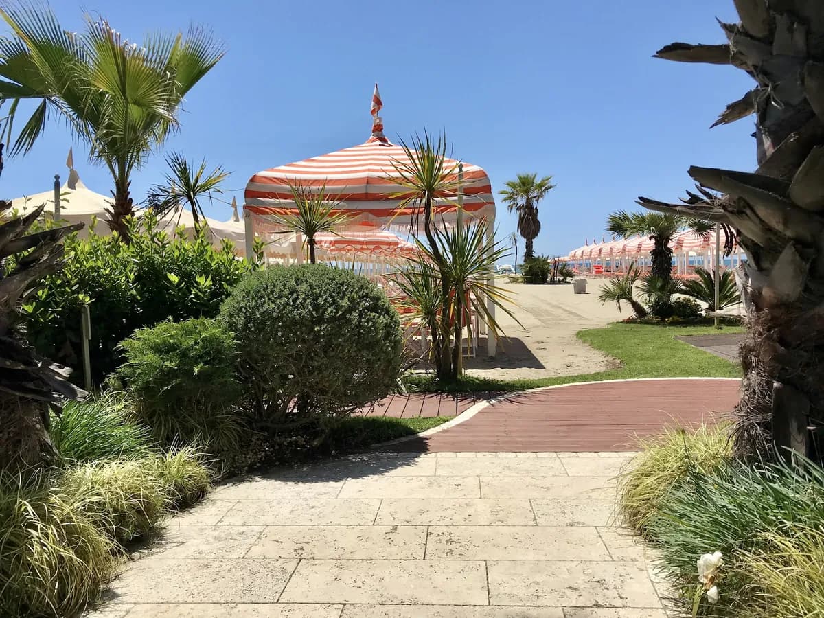 Bagno Pardini Beach Club e Restaurant — lido di camaiore, Toscana