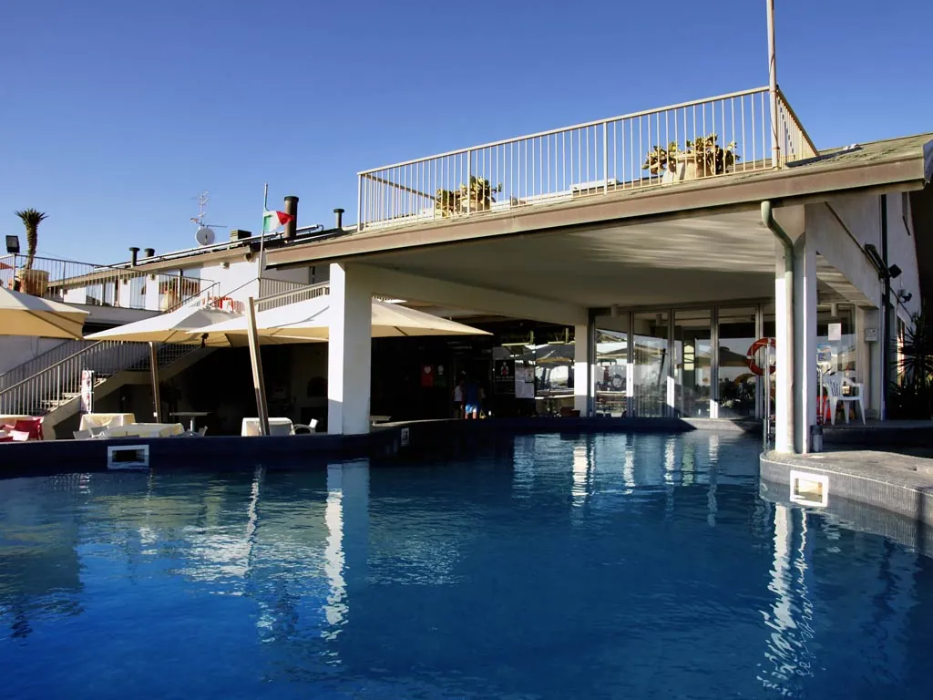 Ristorante e Stabilimento Balneare - Bagno Moderno... per l'Estate e per l'Inverno — marina di grosseto, Toscana